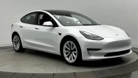 Tesla Model 3 - Thumbnail 4