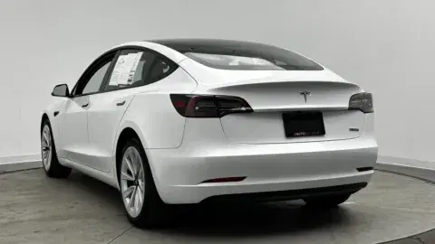 Tesla Model 3 - Thumbnail 6