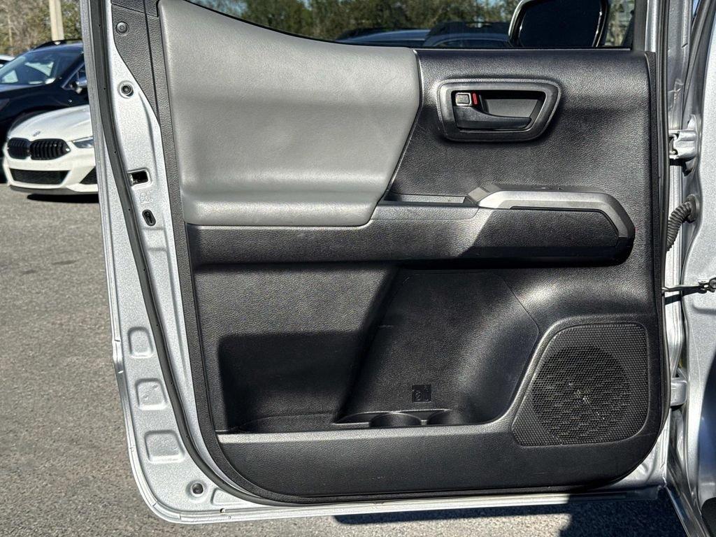 Toyota Tacoma Sr5 - Thumbnail 15