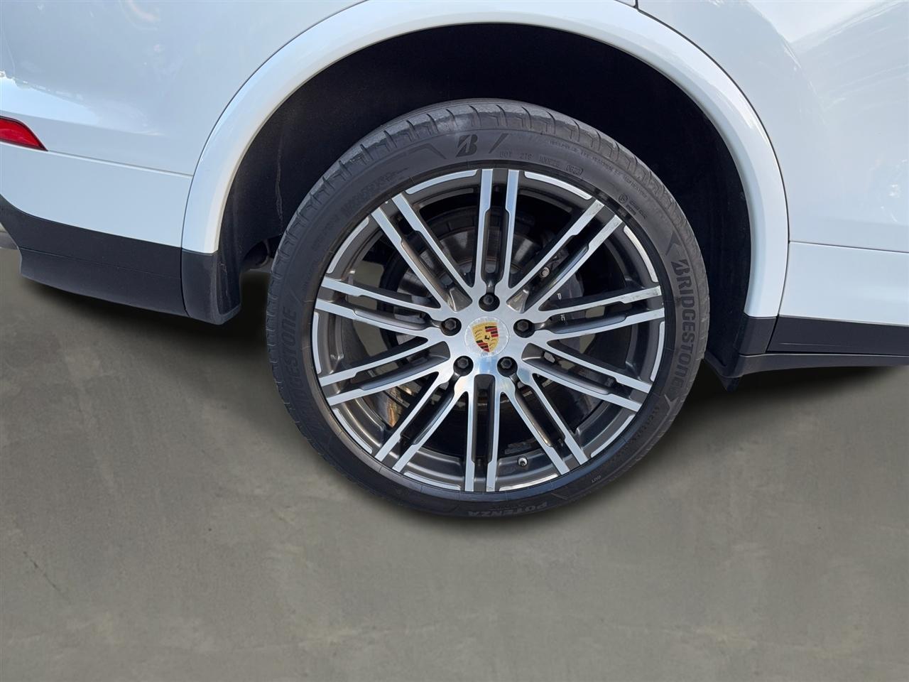 Porsche Cayennebase - Thumbnail 3