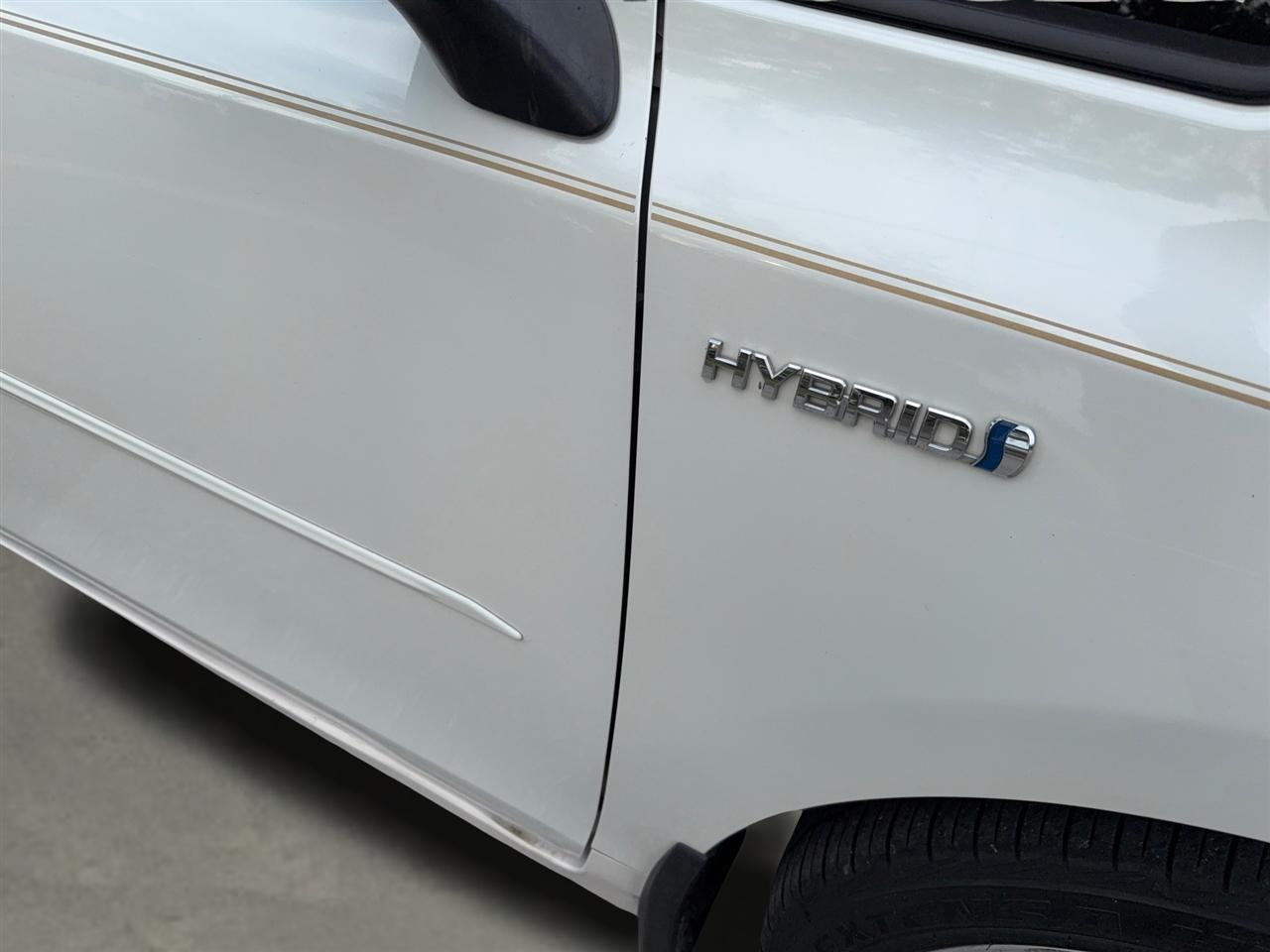 Toyota Prius Vfive - Thumbnail 3