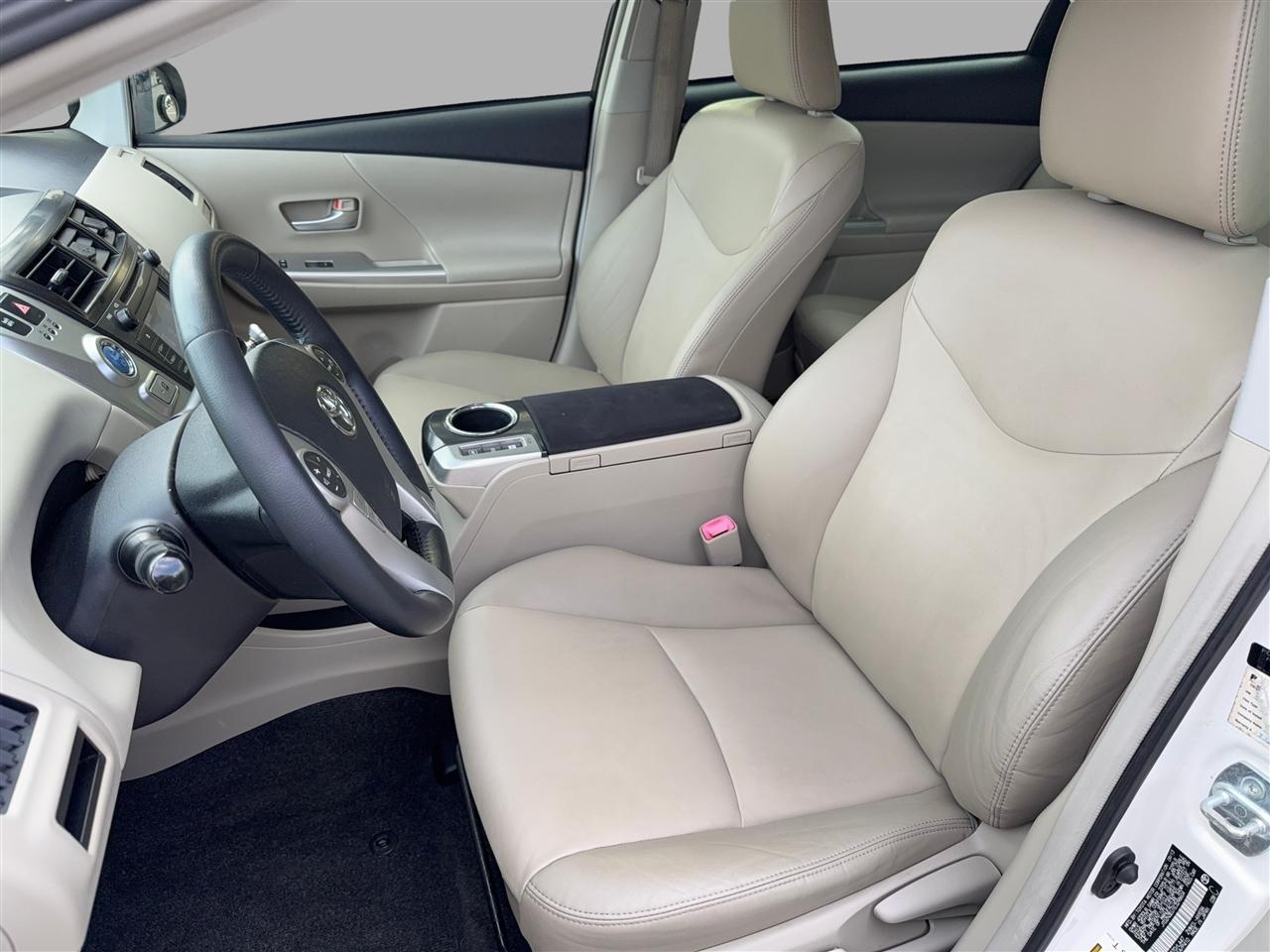 Toyota Prius Vfive - Thumbnail 16