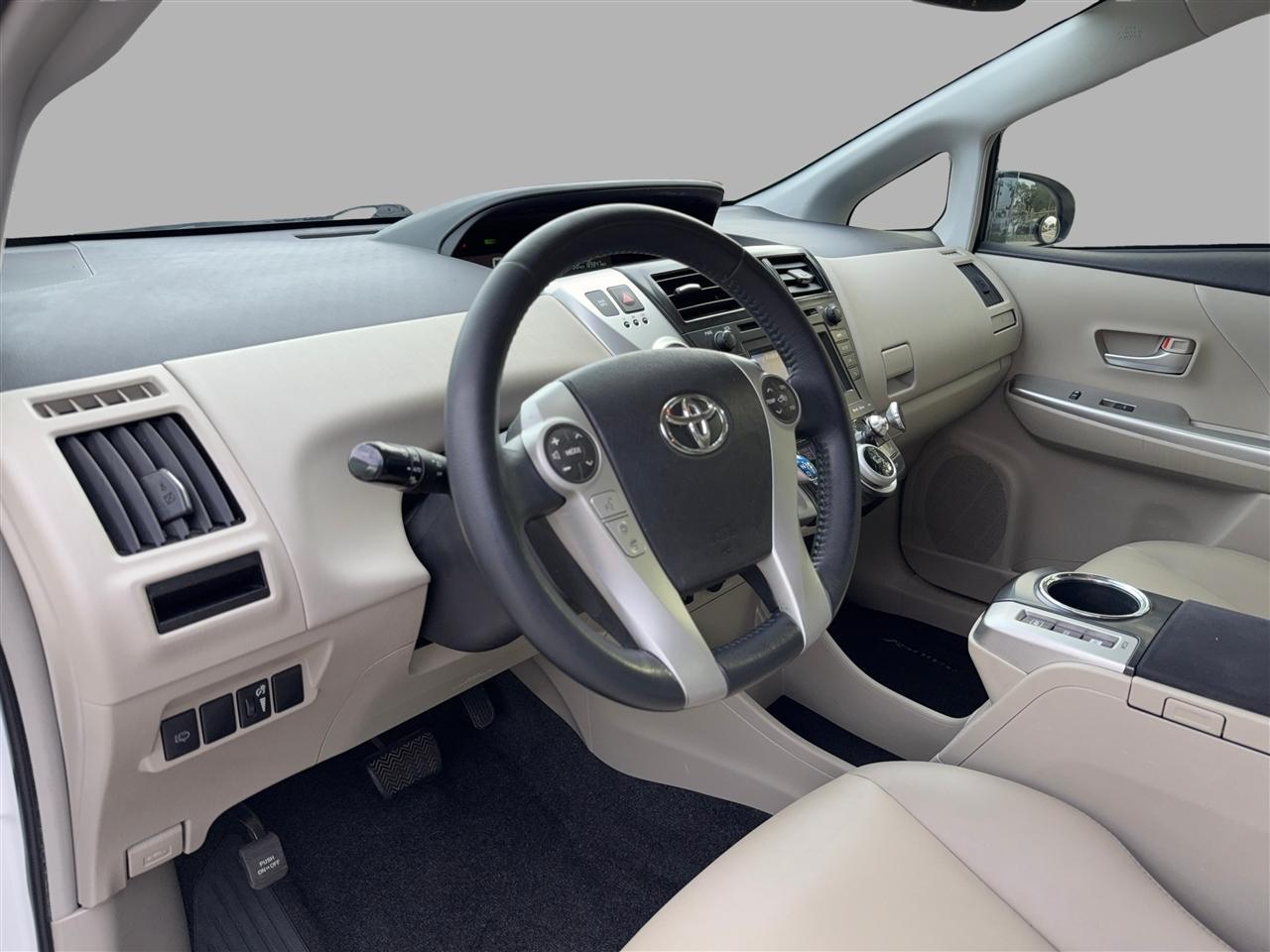 Toyota Prius Vfive - Thumbnail 15