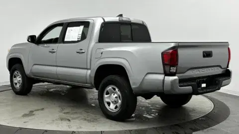 Toyota Tacoma Sr - Thumbnail 6