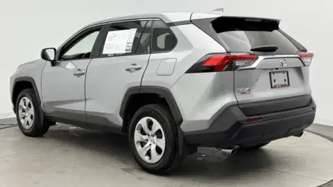 Toyota Rav4 Le - Thumbnail 6