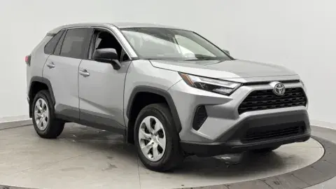 Toyota Rav4 Le - Thumbnail 4
