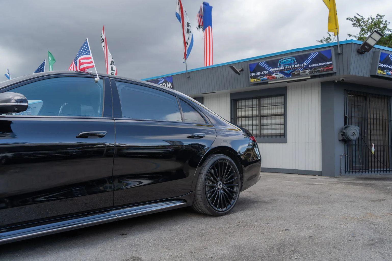 Mercedes-Benz S-Class - Thumbnail 12