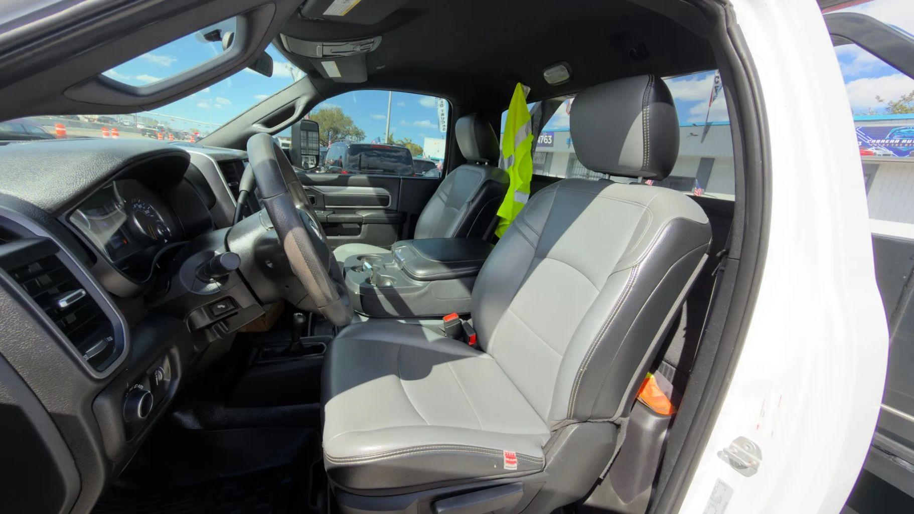 Ram 5500 Regular Cab & Chassis - Thumbnail 4