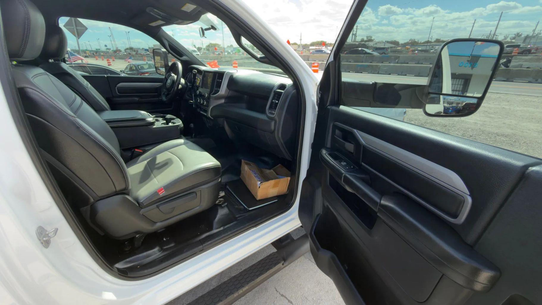 Ram 5500 Regular Cab & Chassis - Thumbnail 15