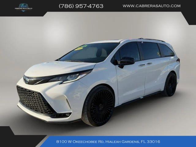 Toyota Sienna - View 1