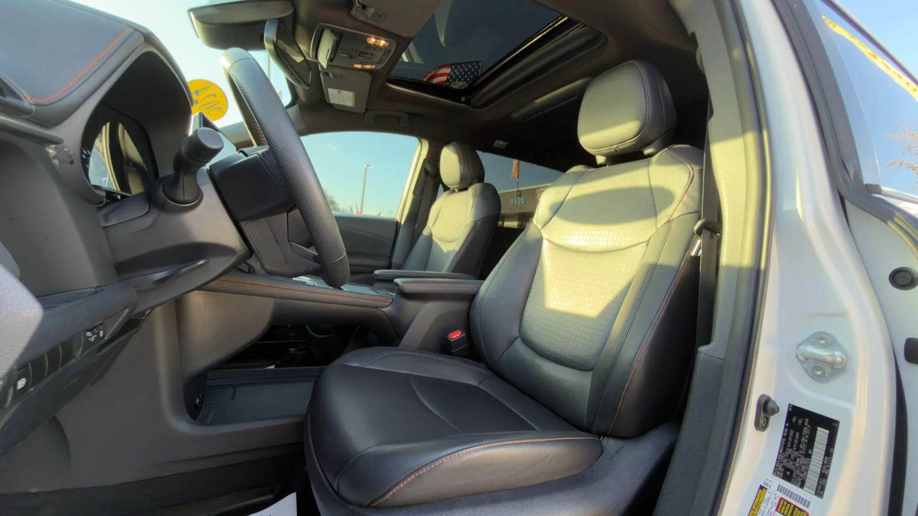 Toyota Sienna - Thumbnail 3