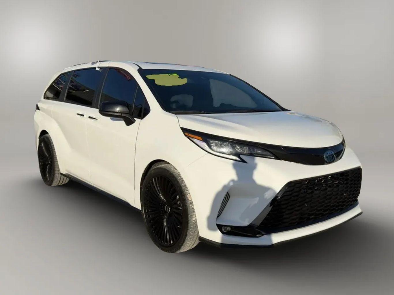 Toyota Sienna - Thumbnail 10