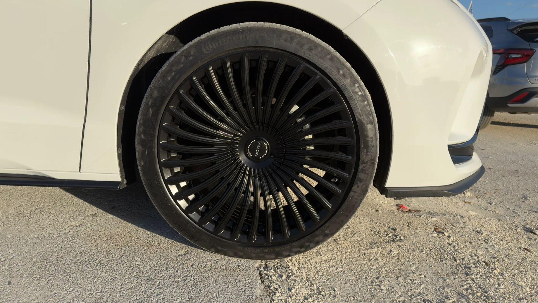 Toyota Sienna - Thumbnail 15