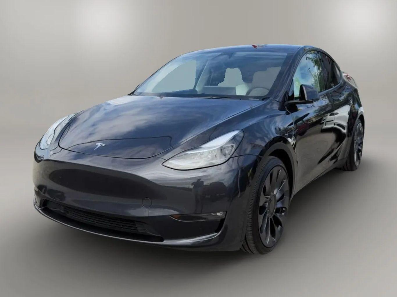 Tesla Model Y - Thumbnail 8