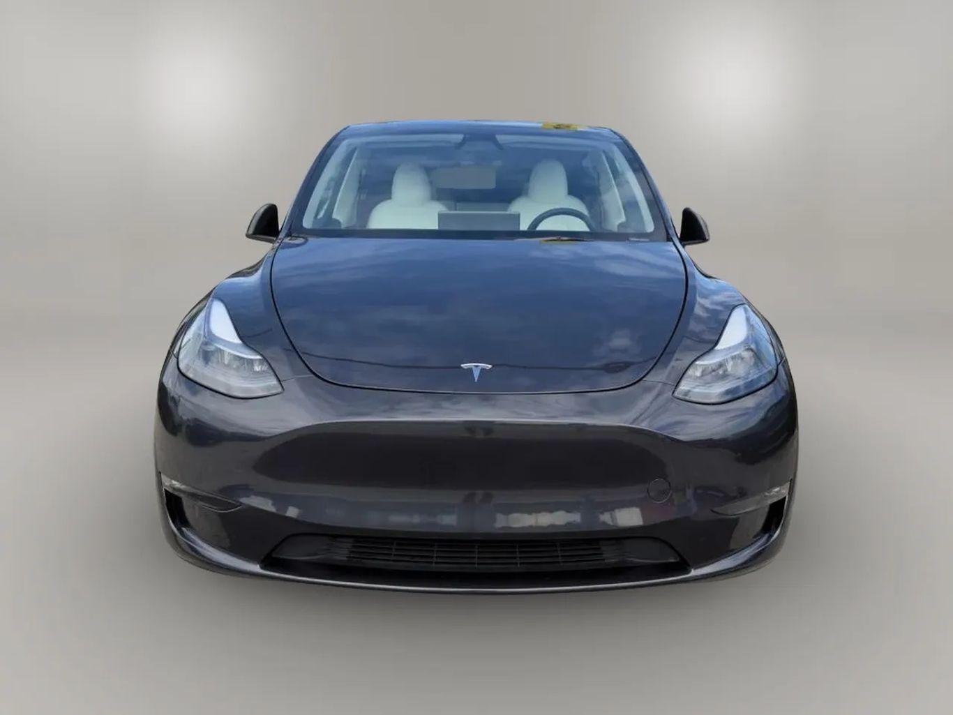 Tesla Model Y - Thumbnail 9