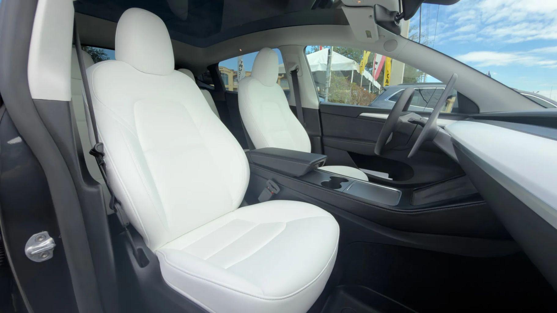 Tesla Model Y - Thumbnail 15