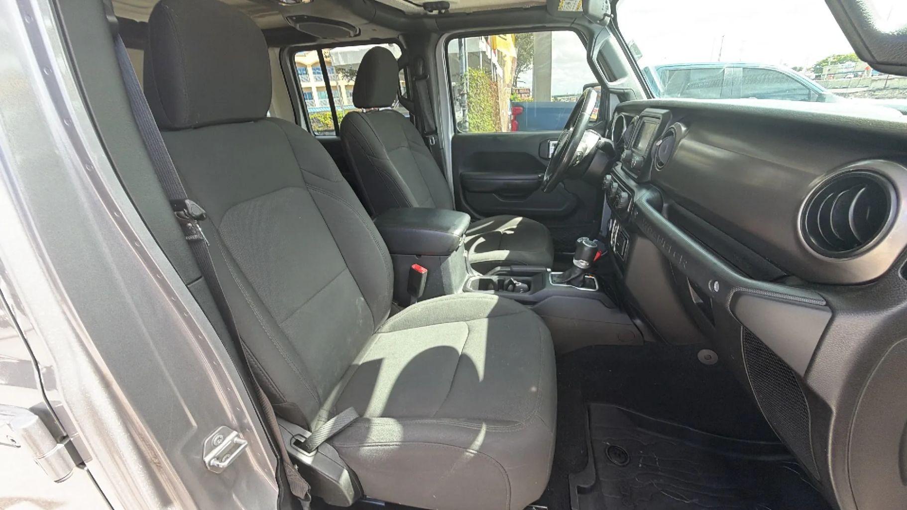 Jeep Wrangler Unlimited - Thumbnail 15