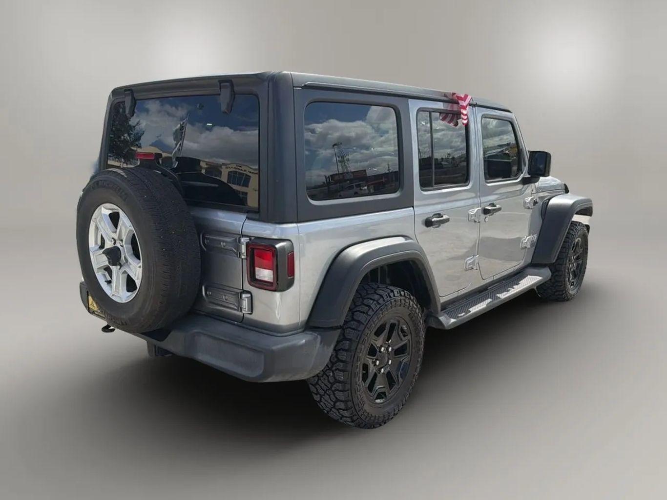 Jeep Wrangler Unlimited - Thumbnail 13