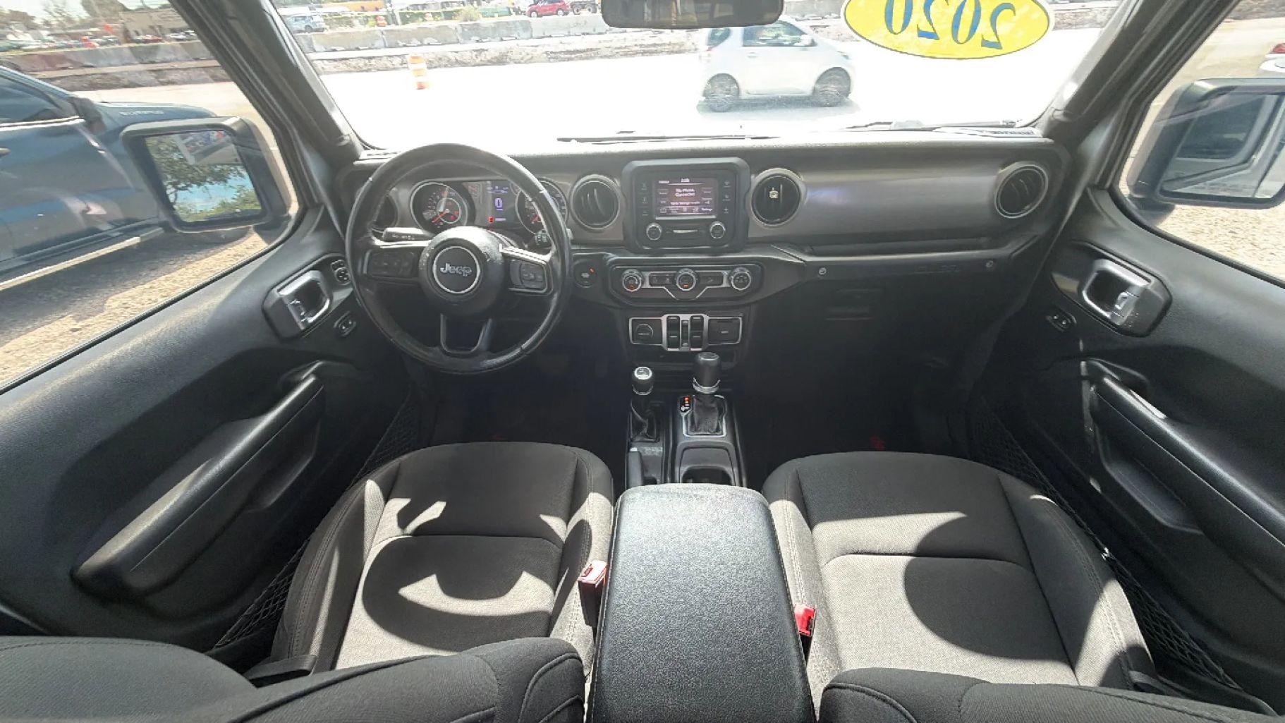 Jeep Wrangler Unlimited - Thumbnail 2