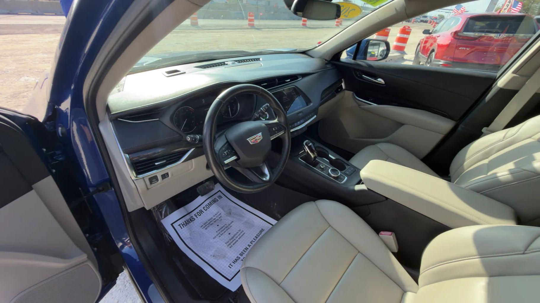 Cadillac Xt4 - Thumbnail 4