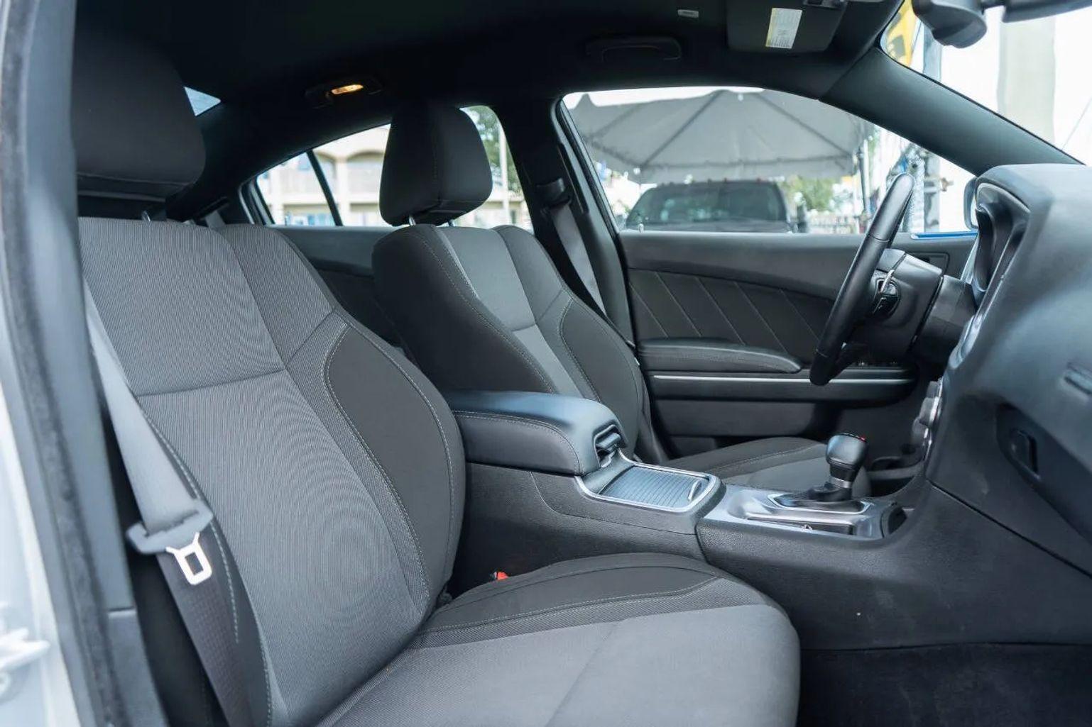 Dodge Charger - Thumbnail 5