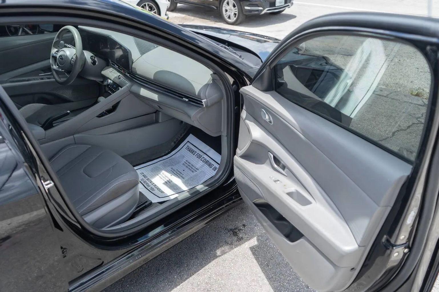 Hyundai Elantra - Thumbnail 14