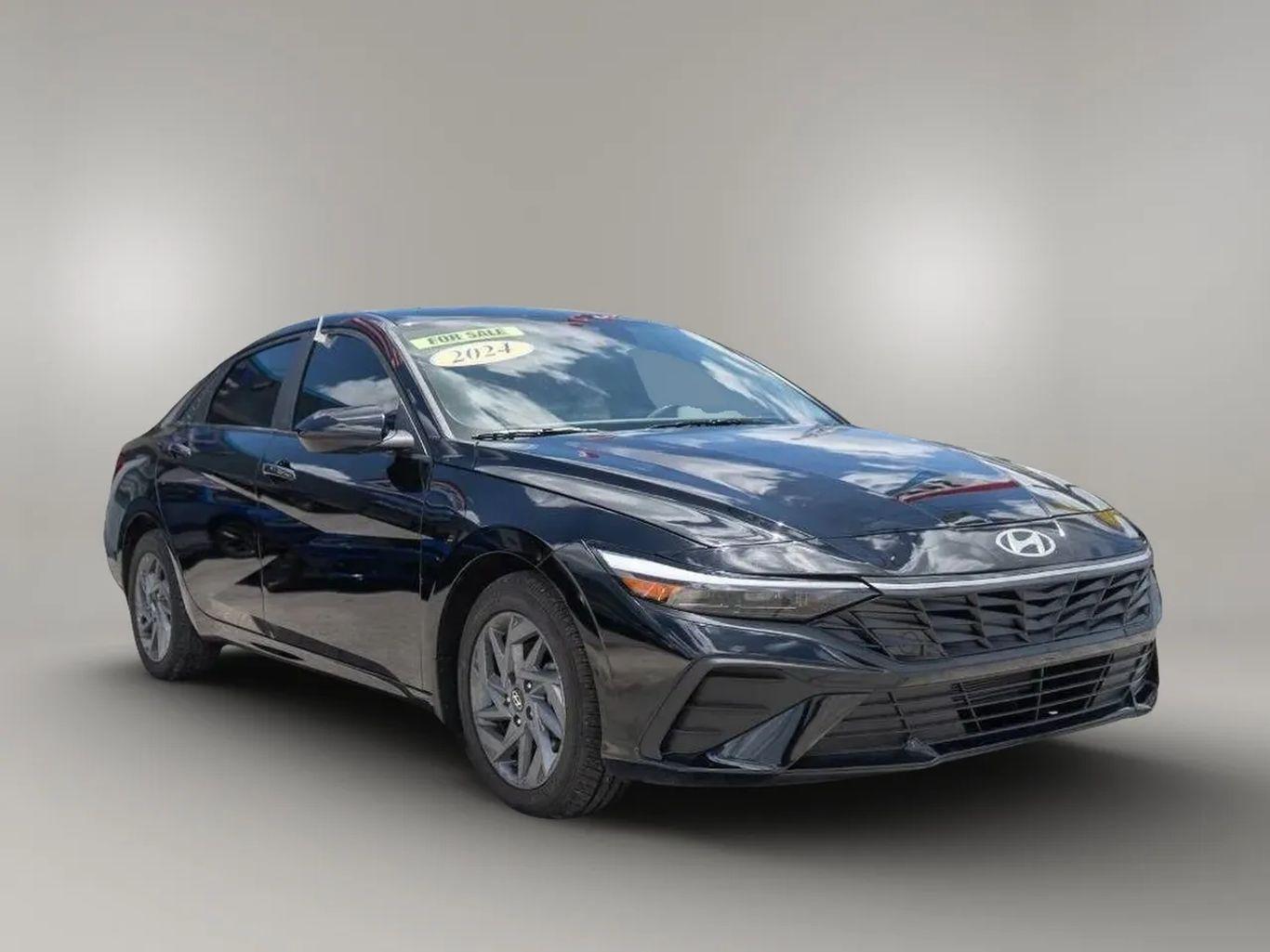 Hyundai Elantra - Thumbnail 10