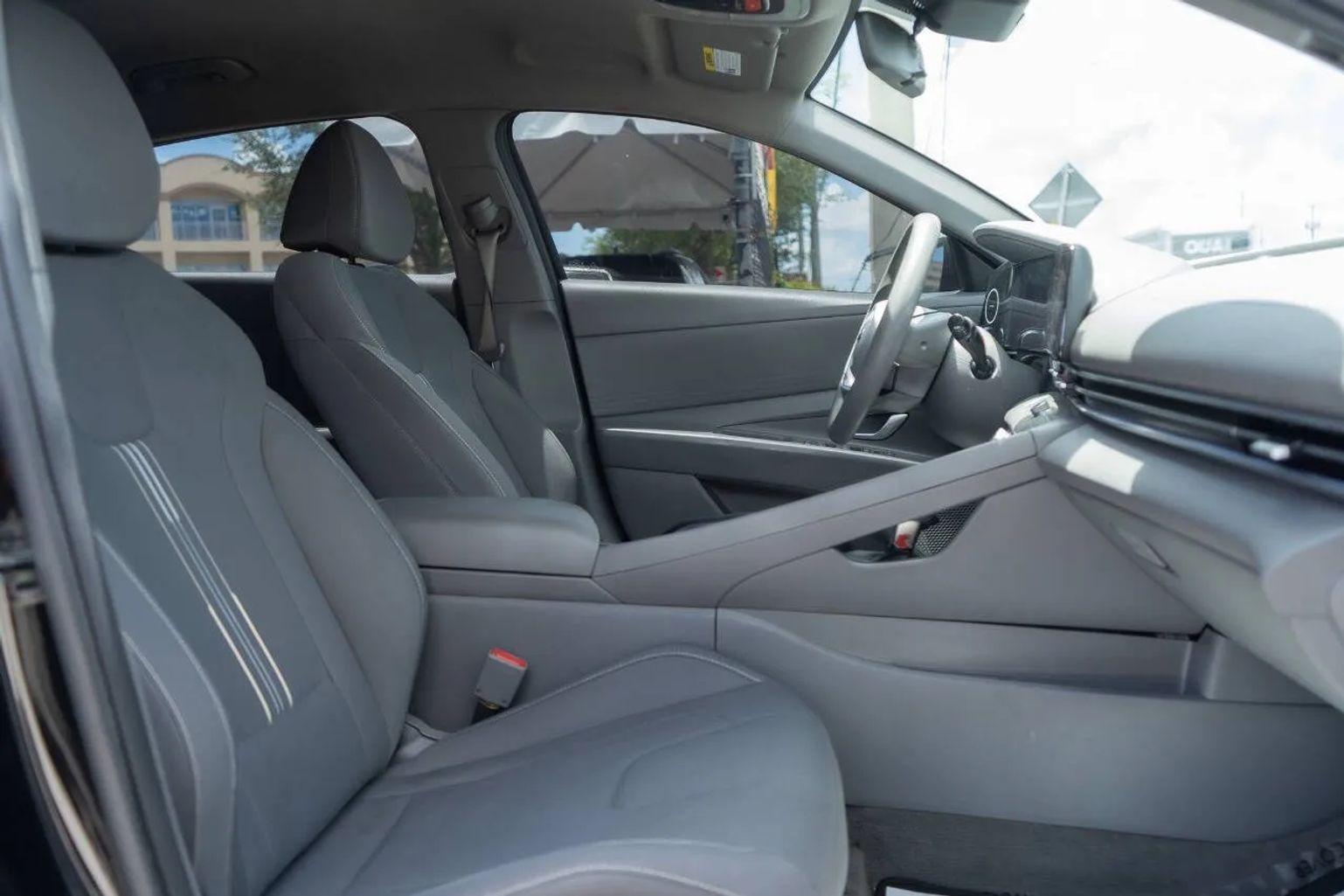 Hyundai Elantra - Thumbnail 15