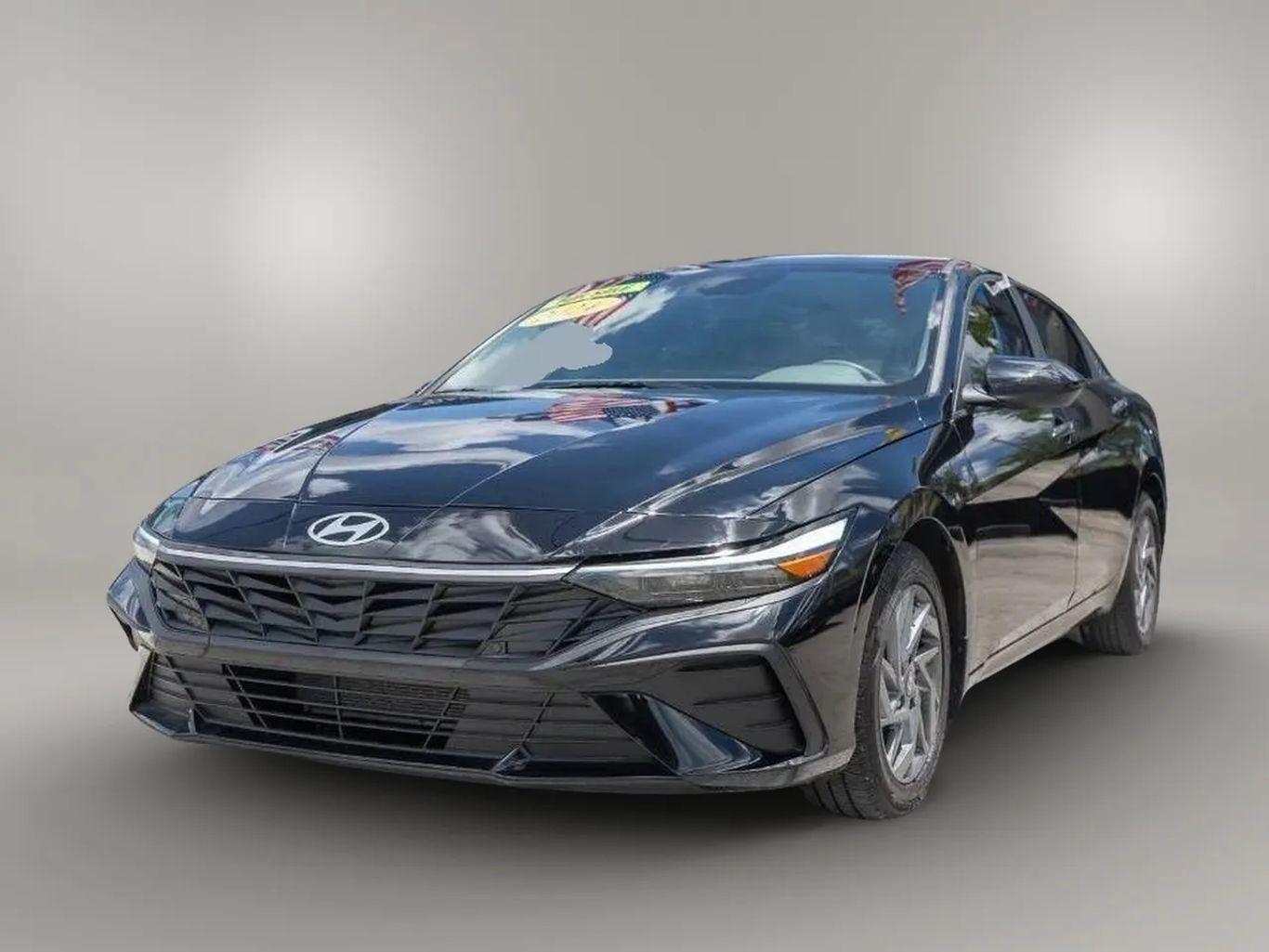 Hyundai Elantra - Thumbnail 8