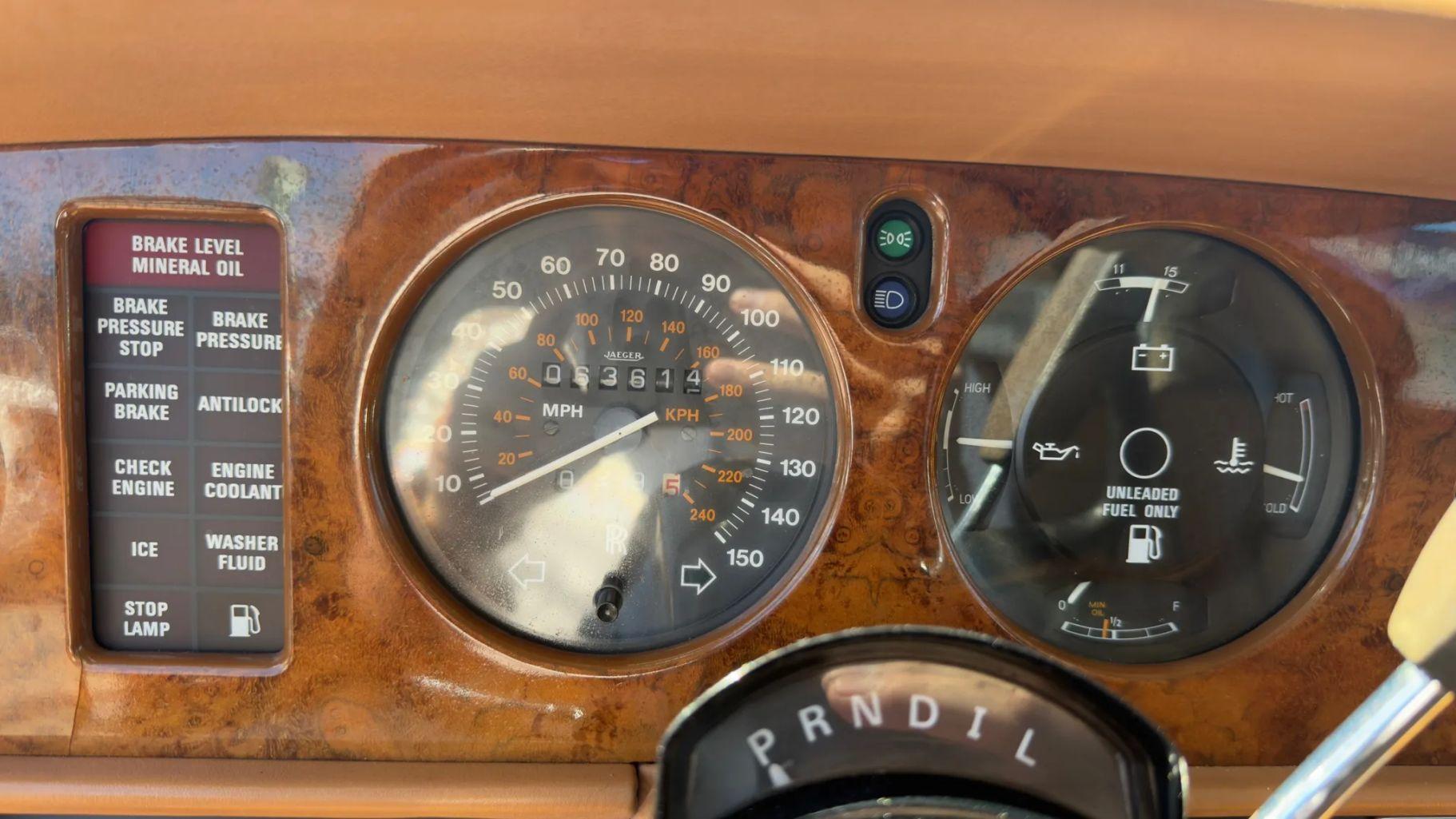 Rolls-Royce Silver Spur Sedan - Thumbnail 5