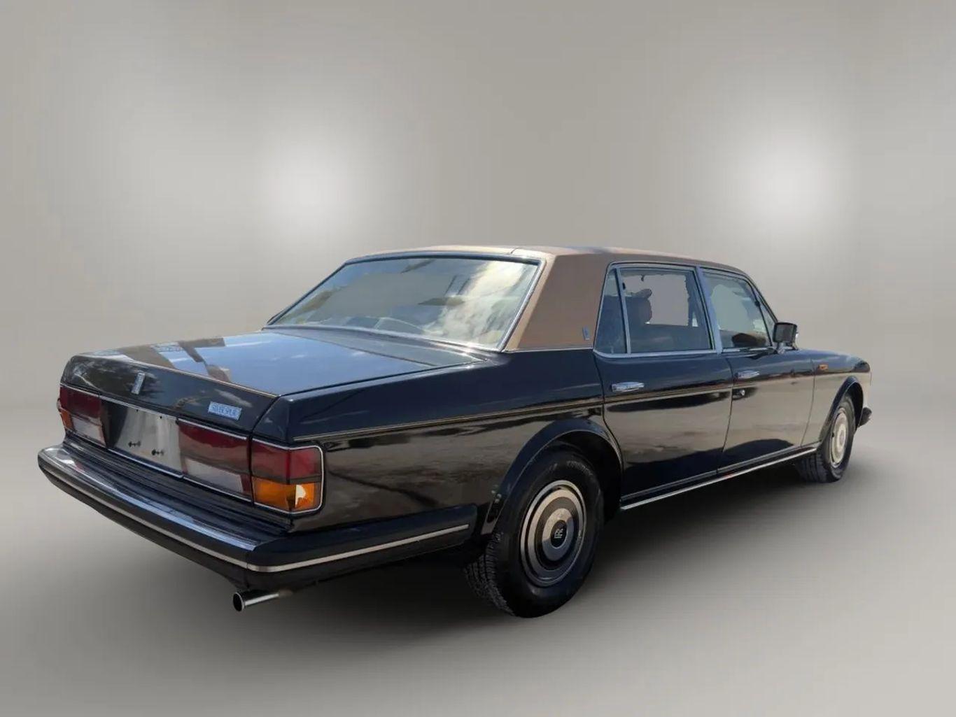 Rolls-Royce Silver Spur Sedan - Thumbnail 14