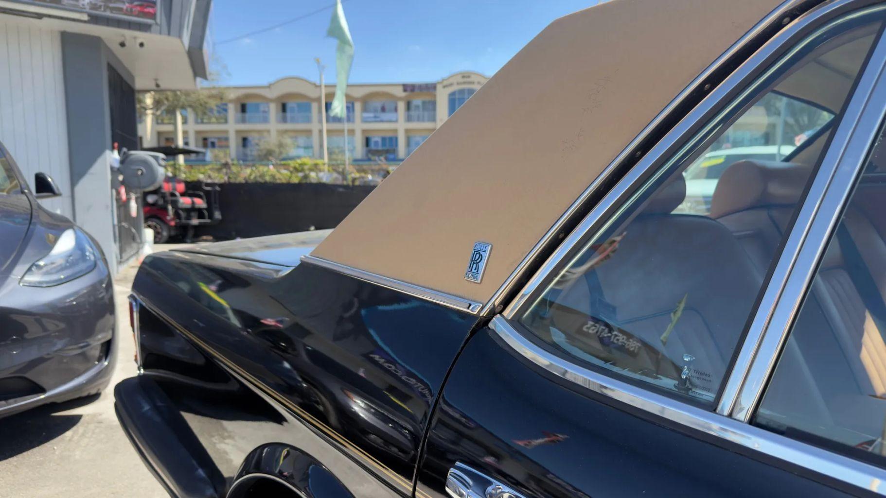 Rolls-Royce Silver Spur Sedan - Thumbnail 15