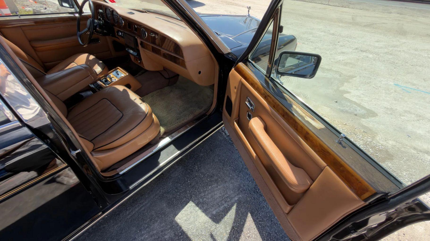 Rolls-Royce Silver Spur Sedan - Thumbnail 16