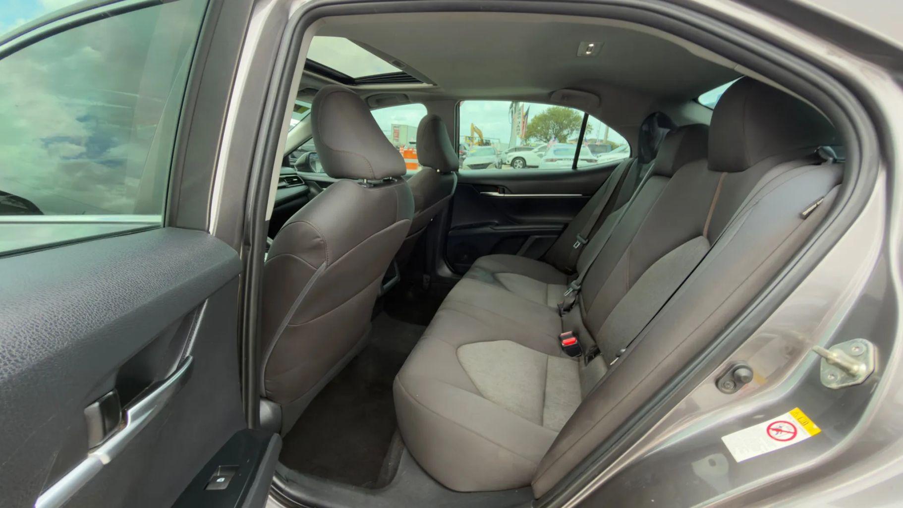 Toyota Camry - Thumbnail 2