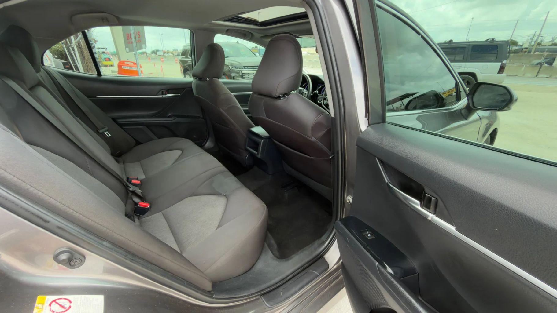 Toyota Camry - Thumbnail 16