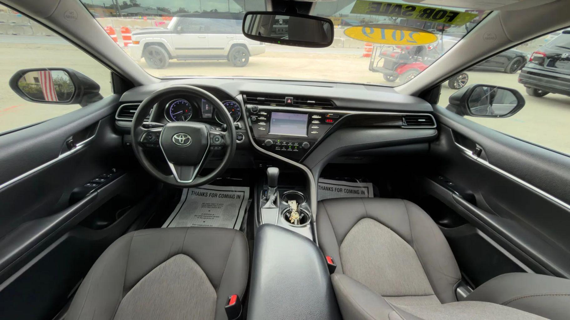 Toyota Camry - Thumbnail 17