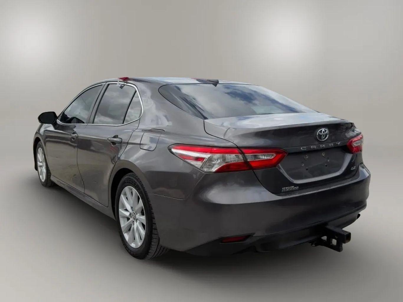 Toyota Camry - Thumbnail 11
