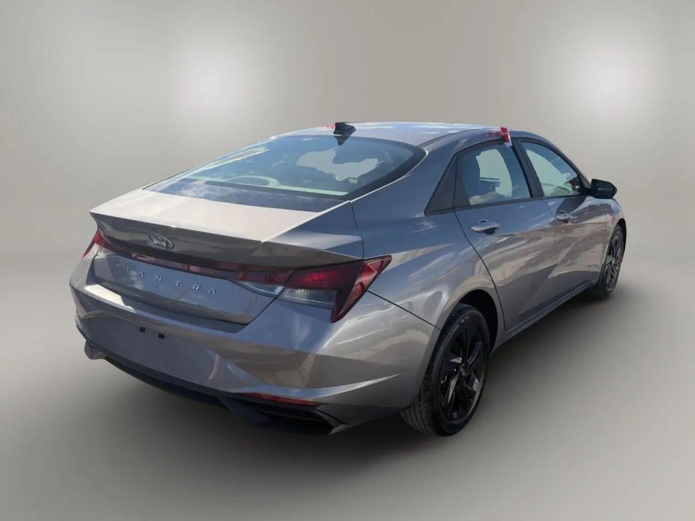 Hyundai Elantra - Thumbnail 13