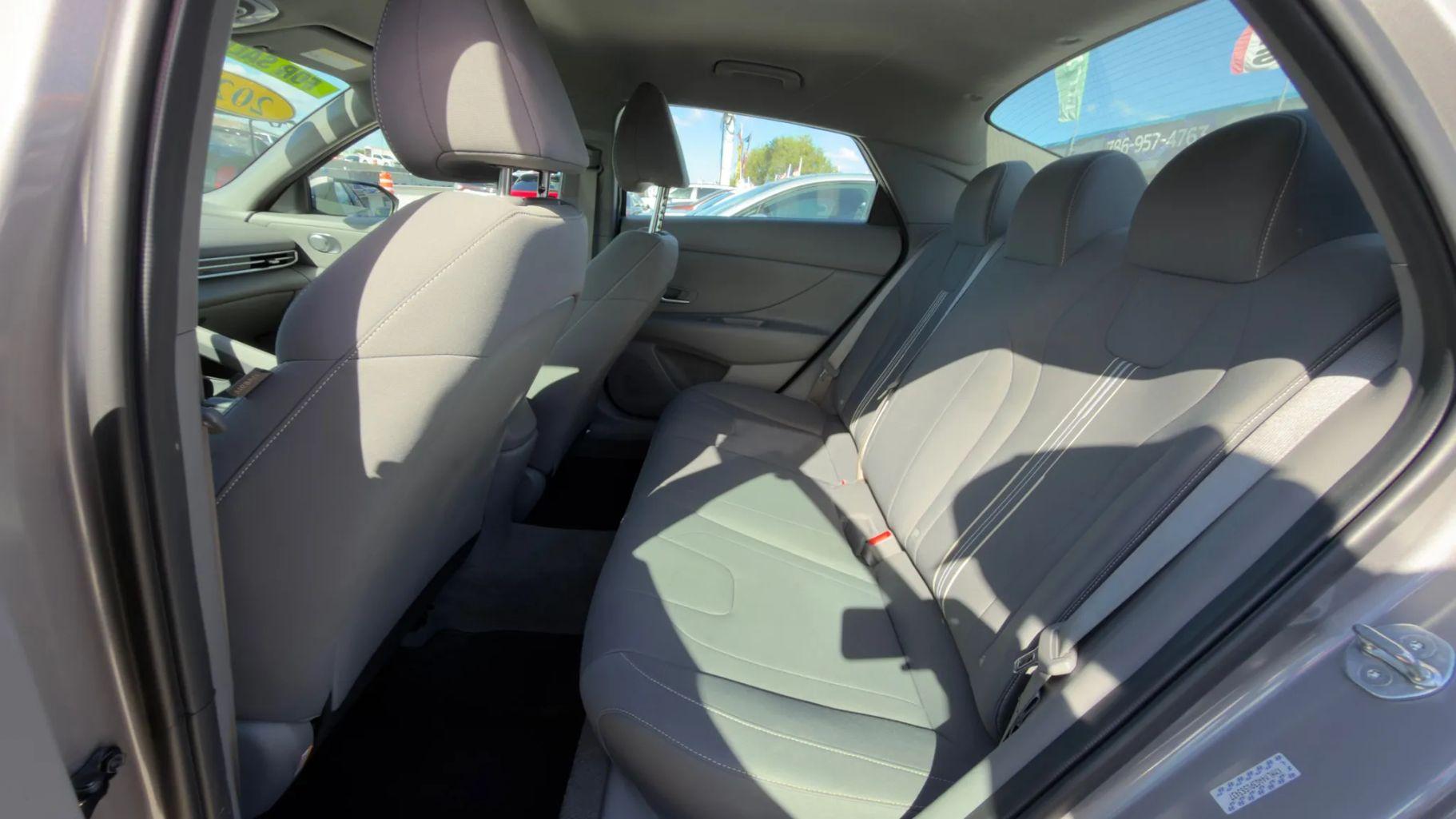 Hyundai Elantra - Thumbnail 18