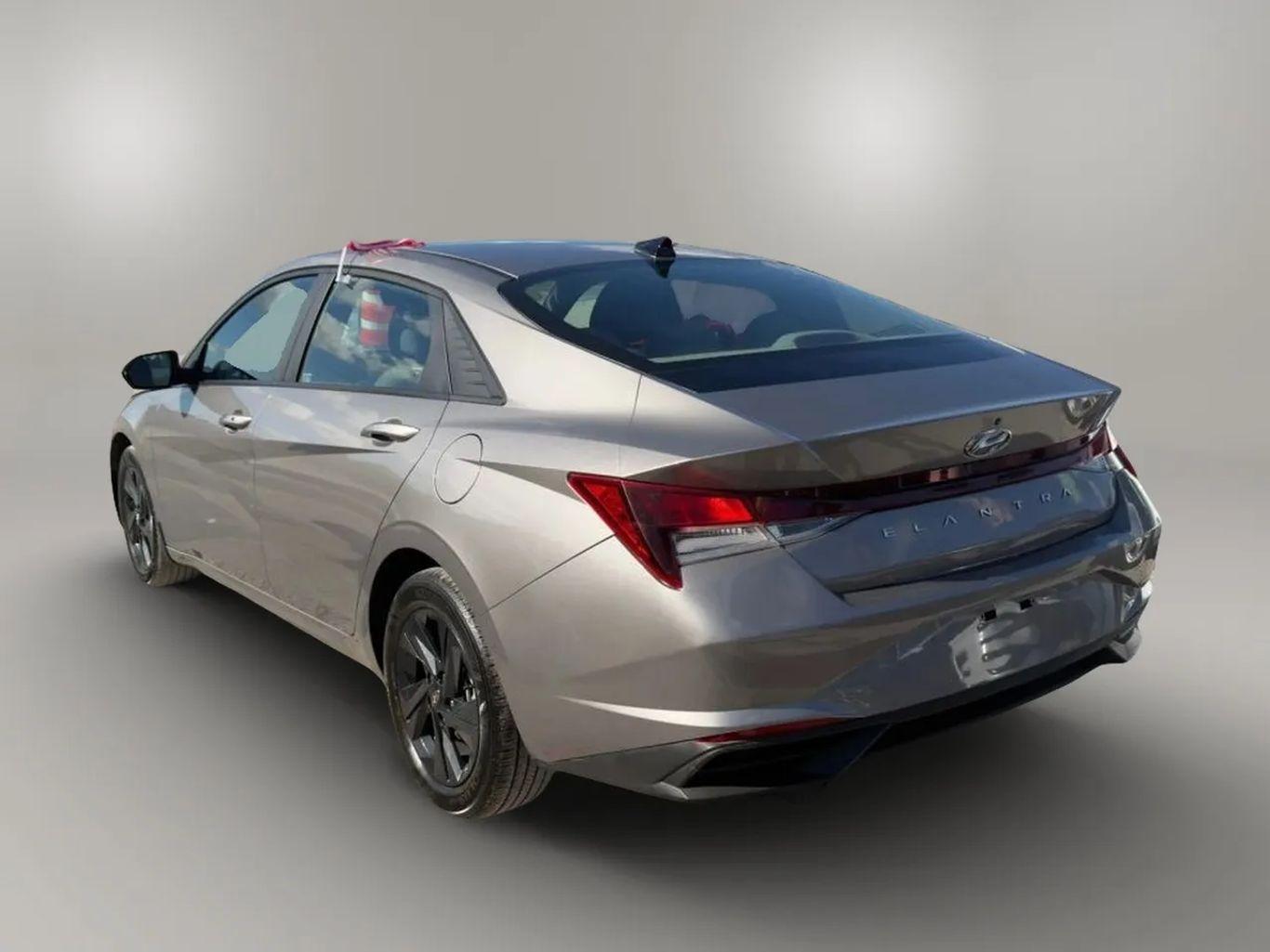 Hyundai Elantra - Thumbnail 12
