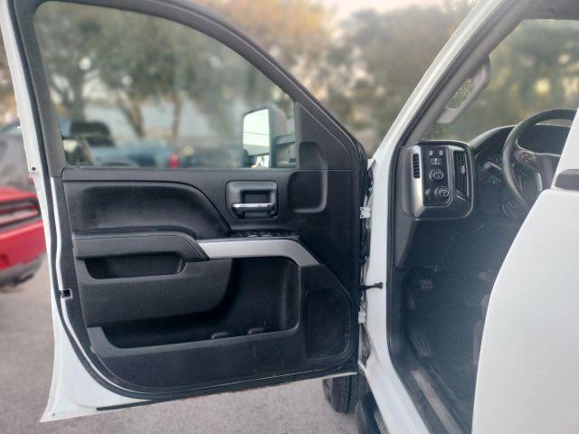 Chevrolet Silverado 2500 Hd Crew Cab - Thumbnail 16