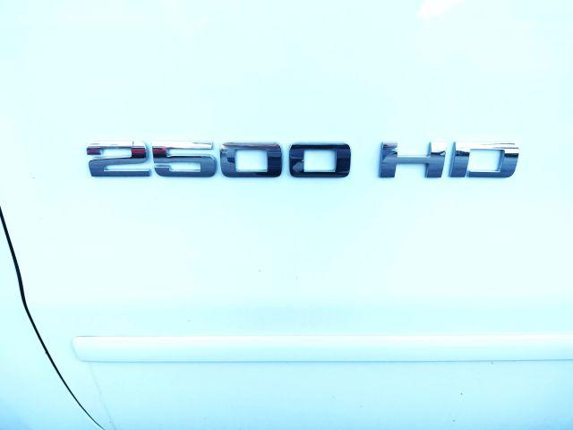 Chevrolet Silverado 2500 Hd Crew Cab - Thumbnail 15