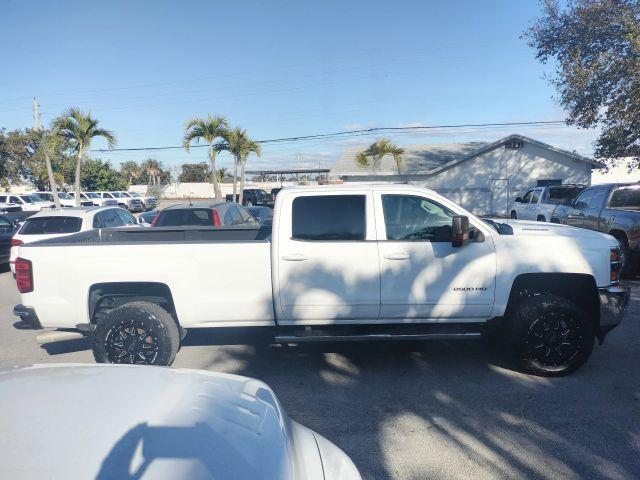Chevrolet Silverado 2500 Hd Crew Cab - Thumbnail 14