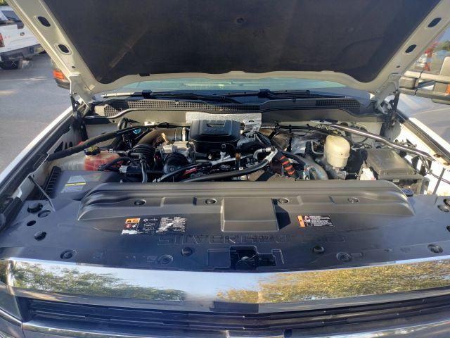 Chevrolet Silverado 2500 Hd Crew Cab - Thumbnail 17