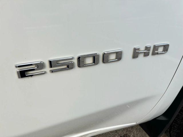 Chevrolet Silverado 2500 Hd Crew Cab - Thumbnail 17