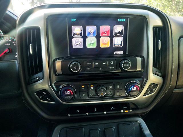 Chevrolet Silverado 1500 Crew Cab - Thumbnail 3