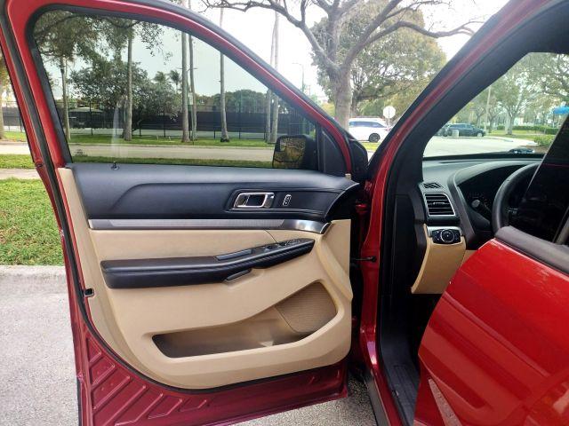 Ford Explorer - Thumbnail 16