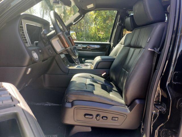 Lincoln Navigator - Thumbnail 19