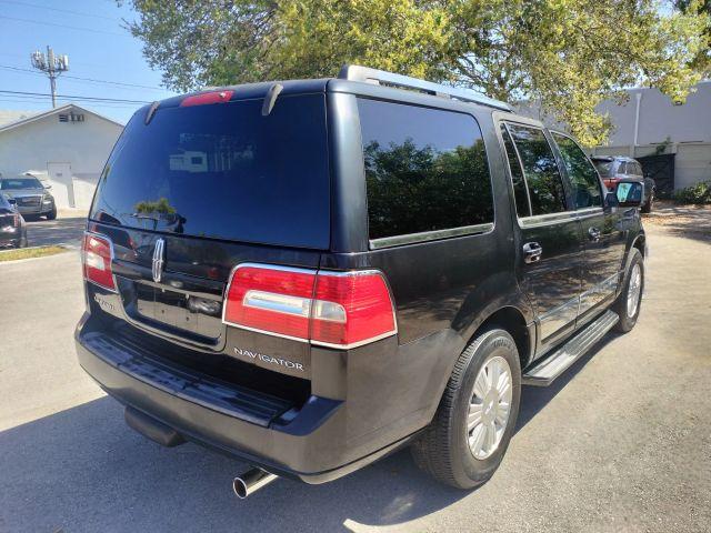 Lincoln Navigator - Thumbnail 13