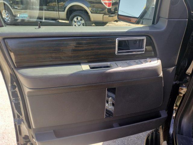 Lincoln Navigator - Thumbnail 17